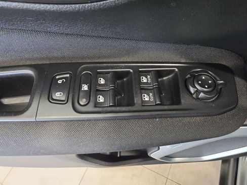 Used 2019 Jeep Renegade Latitude w/ Cold Weather Group AWD/4WD image 14