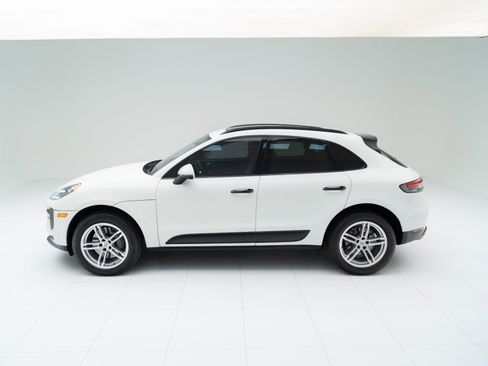 Certified 2021 Porsche Macan S image 2