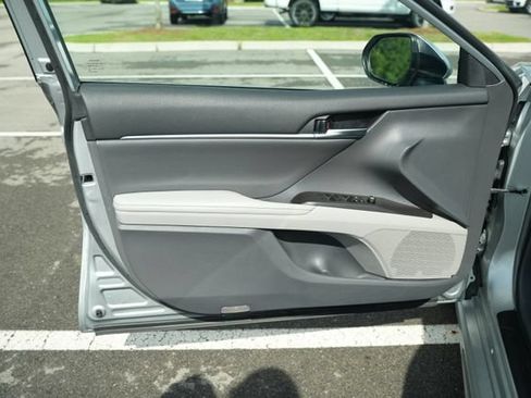 Used 2024 Toyota Camry XSE FWD image 13
