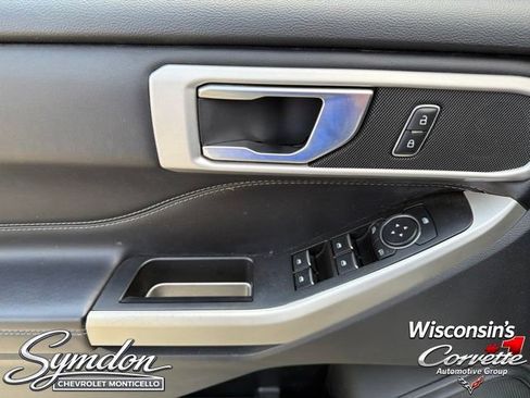 Used 2022 Ford Explorer XLT w/ Equipment Group 202A AWD/4WD image 15