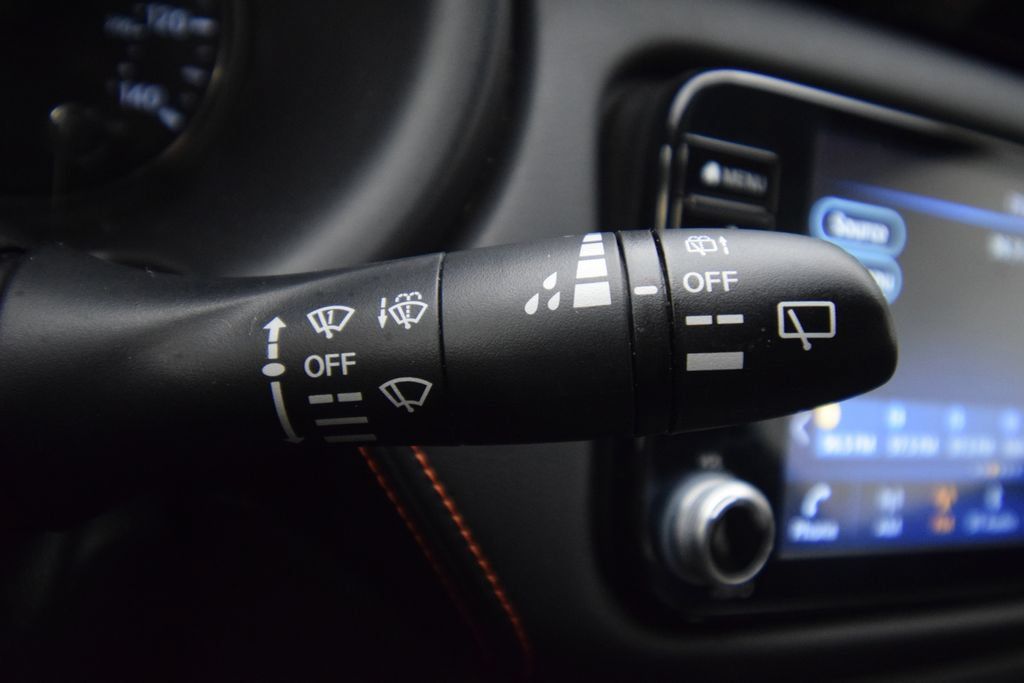 Used 2021 Nissan Kicks SR w/ SR Premium Package FWD image 29