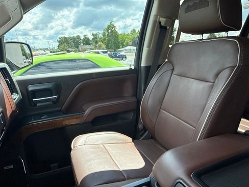 Used 2015 Chevrolet Silverado 1500 High Country w/ High Country Premium Package AWD/4WD image 26