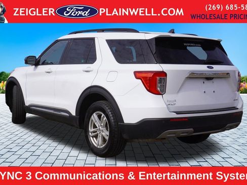 Used 2022 Ford Explorer XLT w/ Equipment Group 202A image 3