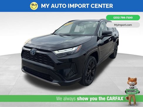 Used 2024 Toyota RAV4 SE w/ Convenience Package image 3