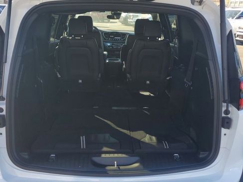New 2026 Chrysler Pacifica Select image 9