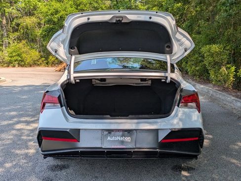 Used 2024 Hyundai Elantra SEL w/ Convenience Package FWD image 6