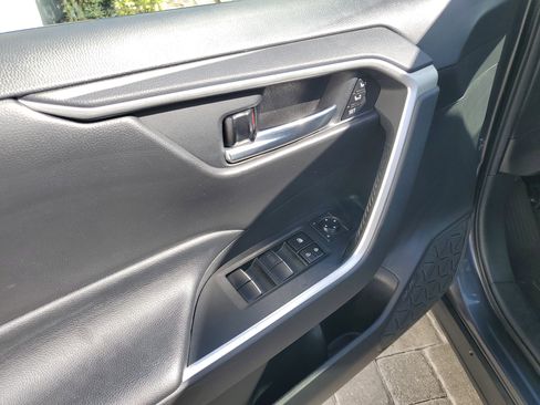 Used 2021 Toyota RAV4 XLE Premium FWD image 20