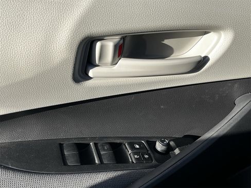 Used 2025 Toyota Corolla LE image 21