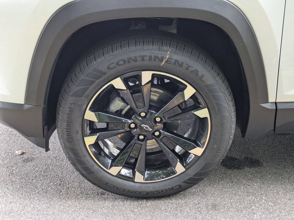 New 2027 Chevrolet Equinox RS w/ Safety and Technology Package FWD image 7