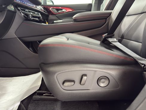 New 2026 Chevrolet Traverse RS w/ LPO, Floor Liner Package image 25