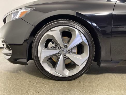Used 2018 Honda Accord Touring image 12