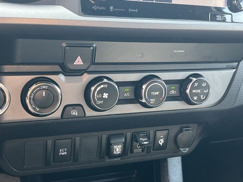 Used 2019 Toyota Tacoma TRD Sport AWD/4WD image 21