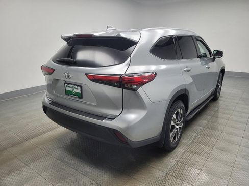 Used 2022 Toyota Highlander XLE image 9
