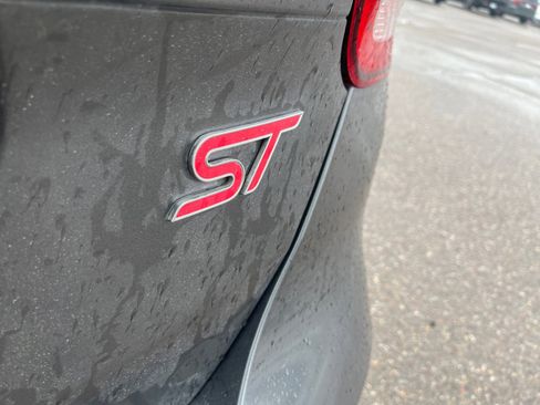 Used 2017 Ford Focus ST image 24