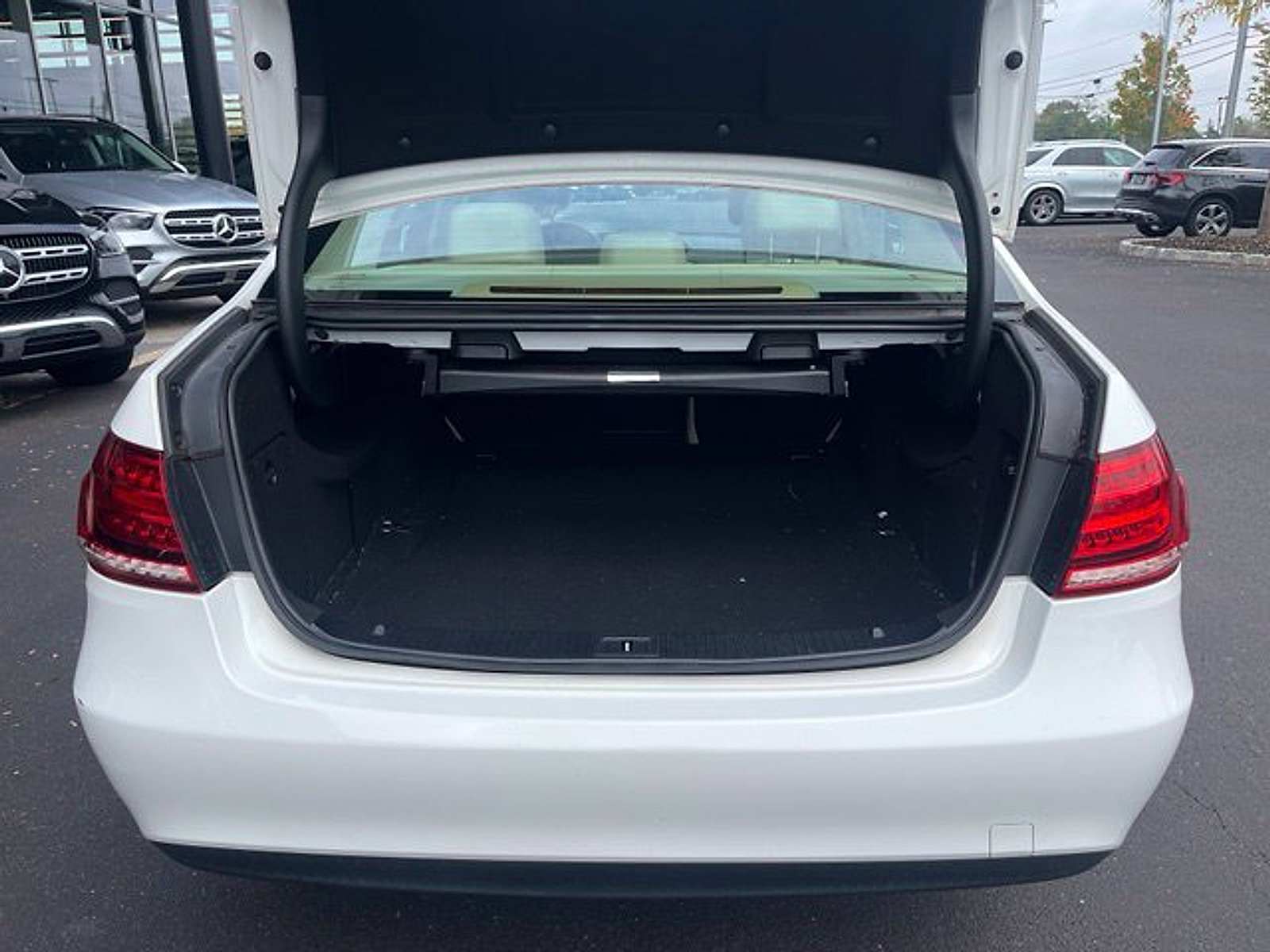 Used 2015 Mercedes-Benz E 350 4MATIC Sedan image 7