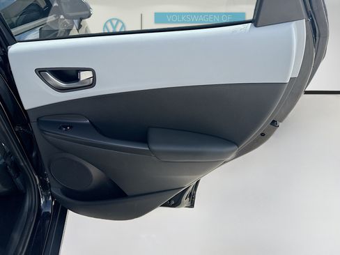 Used 2021 Hyundai Kona Limited FWD image 29