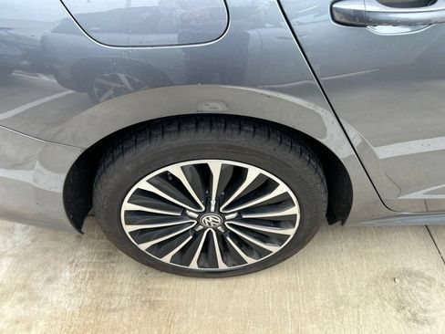 Used 2022 Volkswagen Passat 2.0T FWD image 5