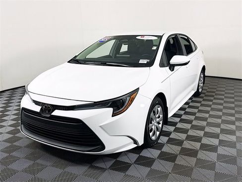 Certified 2025 Toyota Corolla LE image 3