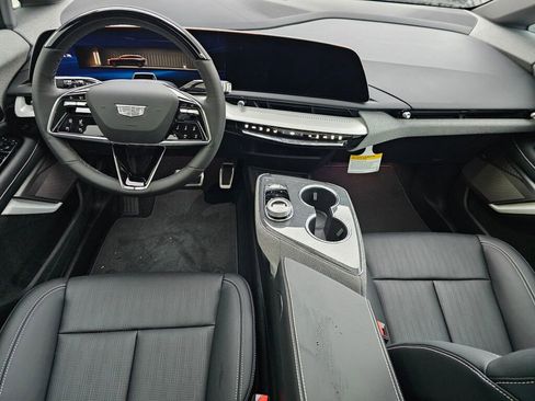 New 2026 Cadillac Optiq Luxury 2 image 23