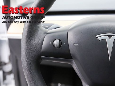 Used 2023 Tesla Model 3 Standard Range image 15