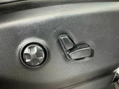 Used 2019 Chrysler Pacifica Limited FWD image 38