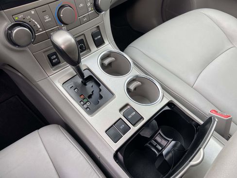 Used 2013 Toyota Highlander SE image 16