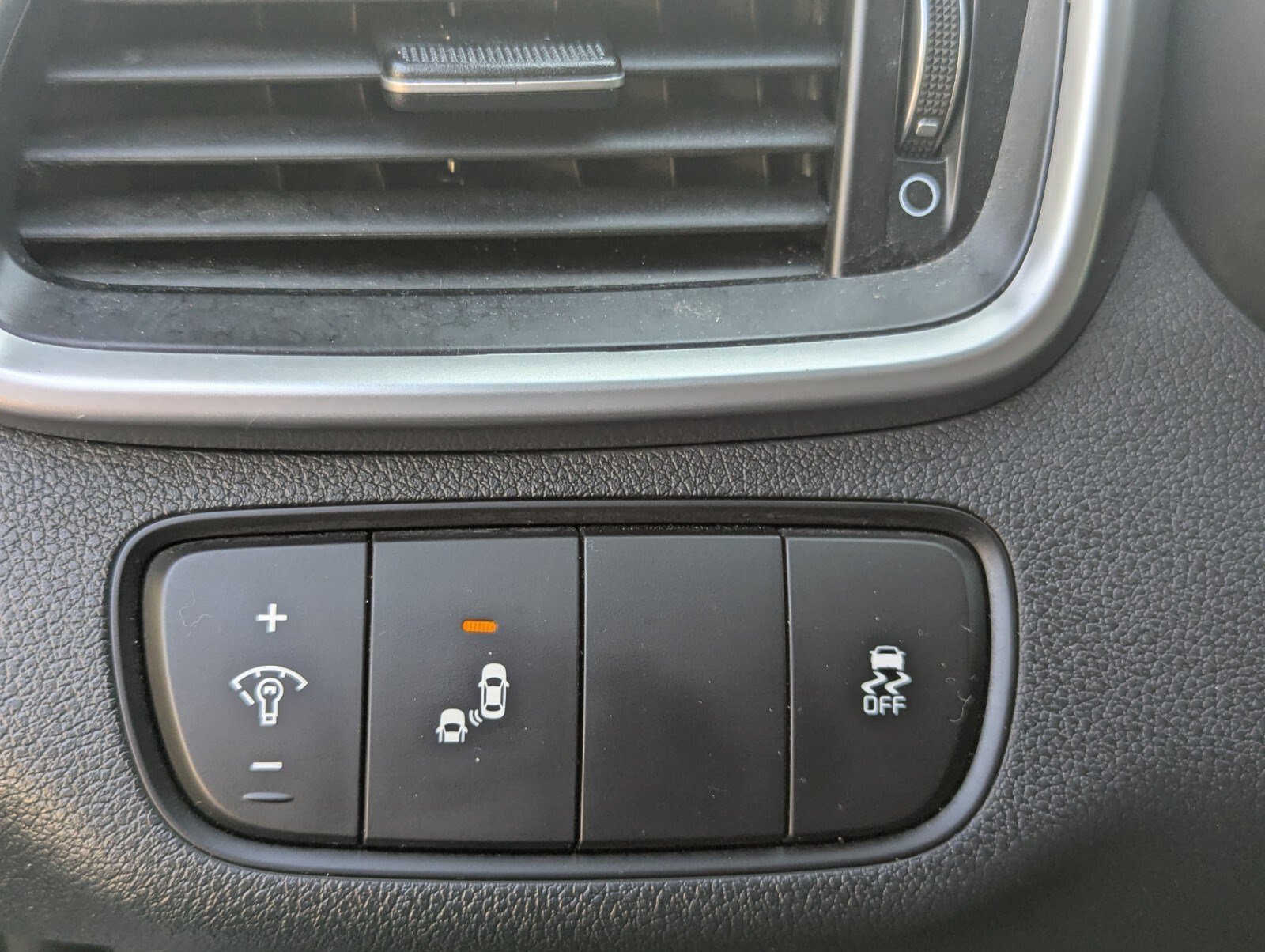 Used 2020 Kia Sorento LX FWD image 23