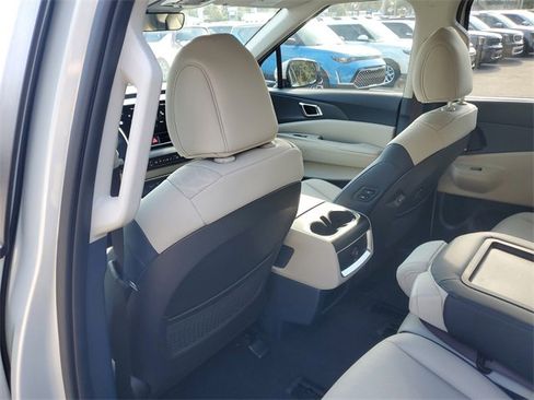 New 2026 Kia Carnival EX image 17