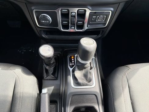 Used 2020 Jeep Wrangler Unlimited Sport AWD/4WD image 31