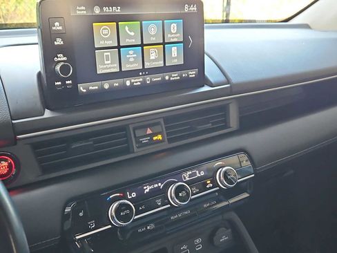 Used 2025 Honda Pilot EX-L image 27