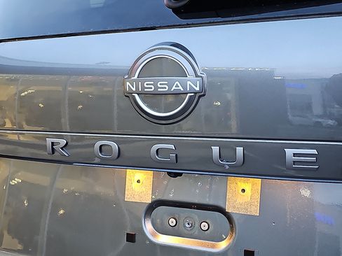 Certified 2025 Nissan Rogue SL w/ Tech Package AWD/4WD image 31