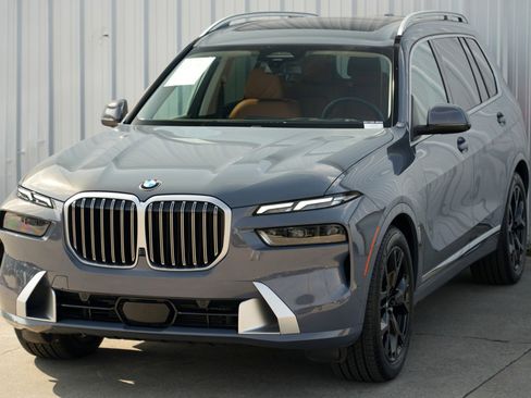 Used 2023 BMW X7 xDrive40i w/ Climate Comfort Package image 54