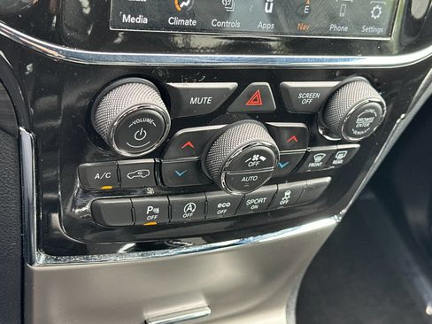 Used 2022 Jeep Grand Cherokee Laredo X AWD/4WD image 19
