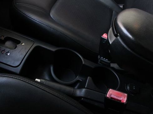 Used 2009 Volkswagen Beetle S image 17