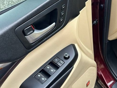 Used 2017 Toyota Highlander Limited Platinum AWD/4WD image 12