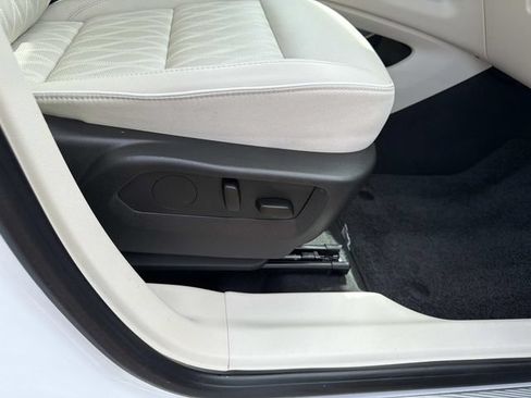 Used 2023 Buick Envision Avenir FWD image 16