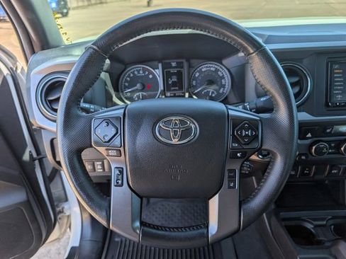 Used 2022 Toyota Tacoma TRD Off-Road w/ TRD Premium Off Road Package image 12