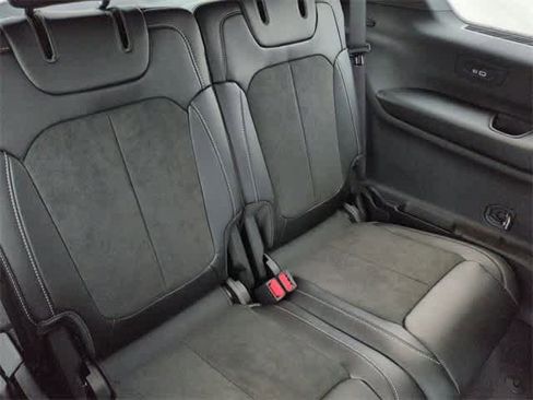 New 2025 Jeep Grand Cherokee L Altitude image 23