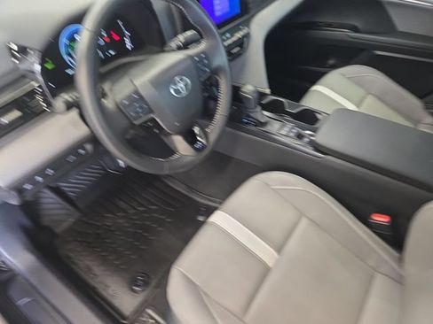 Used 2025 Toyota Camry SE AWD/4WD image 18