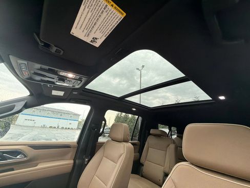 Used 2022 Chevrolet Suburban Premier AWD/4WD image 23