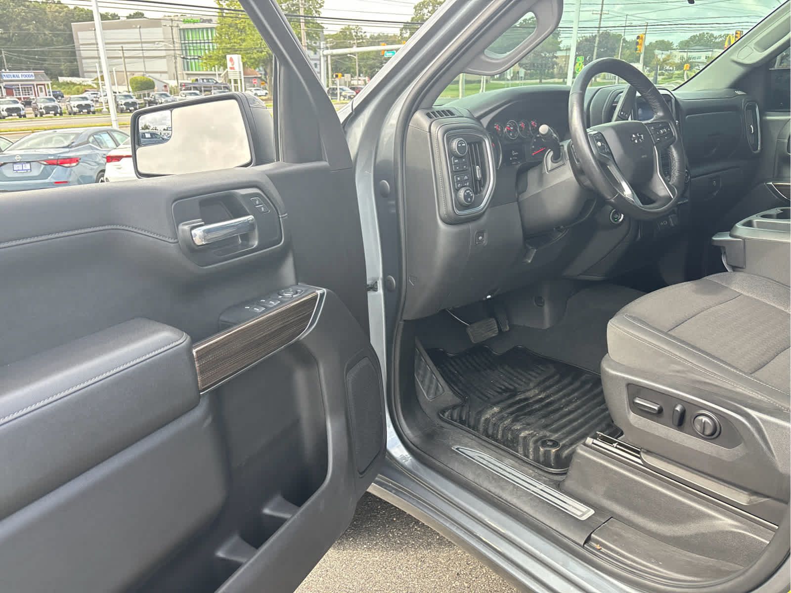 Certified 2021 Chevrolet Silverado 1500 RST w/ Z71 Off-Road Package AWD/4WD image 7