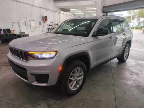 Certified 2023 Jeep Grand Cherokee L Laredo image 9