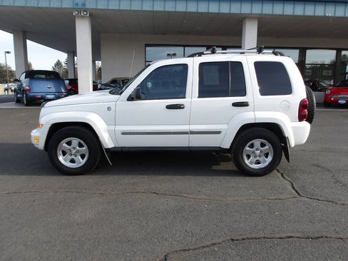 Used 2006 Jeep Liberty Limited image 2