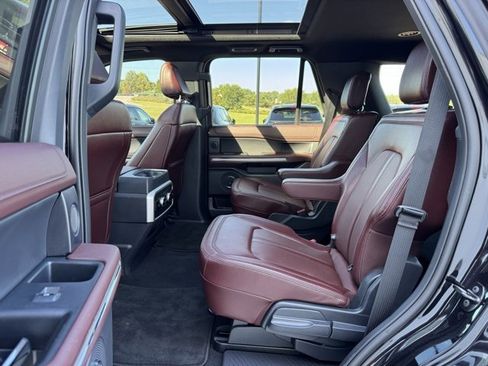 Used 2024 Ford Expedition Limited image 12