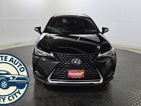 Used 2021 Lexus UX 200 image 2