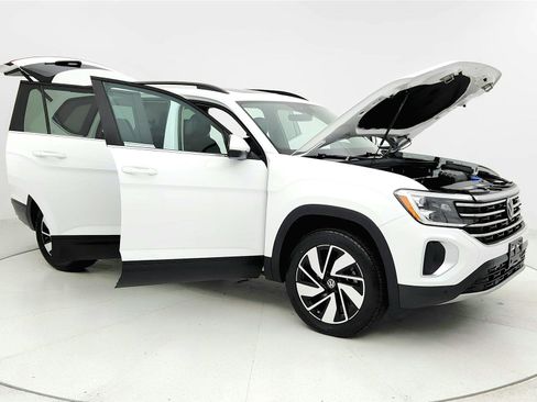 Used 2024 Volkswagen Atlas SE image 12