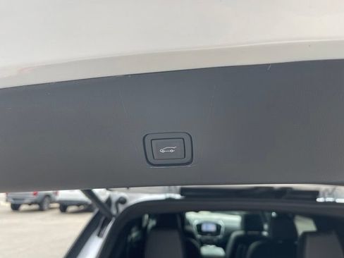Used 2023 Chevrolet Traverse Premier AWD/4WD image 43