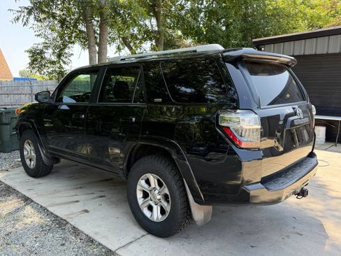 Used 2018 Toyota 4Runner SR5 AWD/4WD image 2