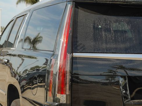 Used 2019 Cadillac Escalade ESV Platinum AWD/4WD image 7
