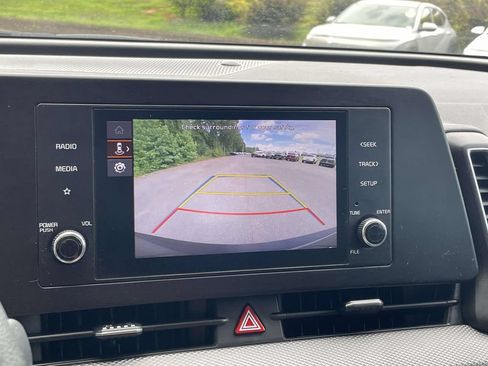 Used 2025 Kia Sportage LX FWD image 24